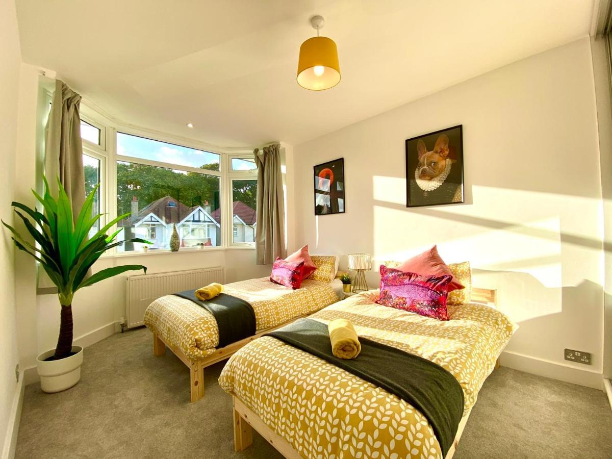 2 Min Walk To The Best Beach! Stunning Newly Refurbished Stylish 2 Bedroom Apartment! - Great Location - Free Parking - Fast Wifi - Smart Tv - Sleeps Up To 4! Close To Bournemouth & Poole Town Centre & Sandbanks Exterior foto