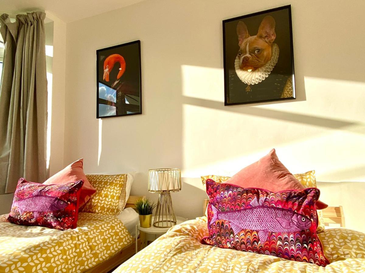 2 Min Walk To The Best Beach! Stunning Newly Refurbished Stylish 2 Bedroom Apartment! - Great Location - Free Parking - Fast Wifi - Smart Tv - Sleeps Up To 4! Close To Bournemouth & Poole Town Centre & Sandbanks Exterior foto